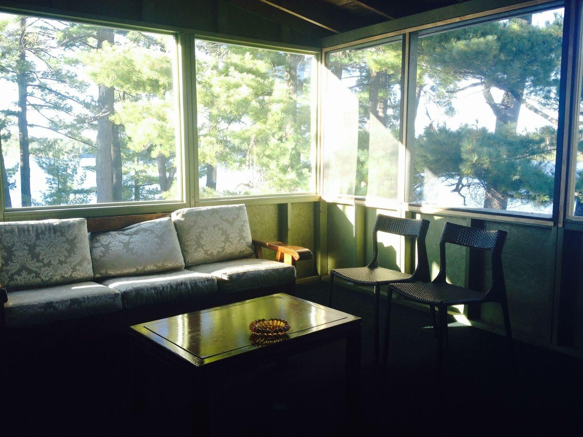 Pinedale Inn グレイブンハースト エクステリア 写真